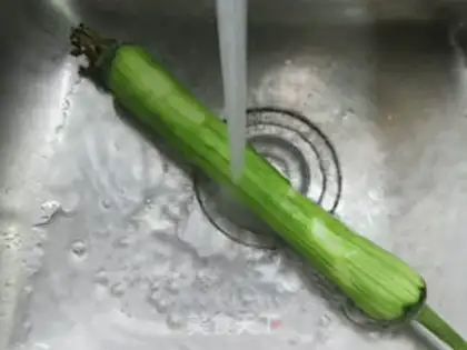 Make Krabpaste melon soup step 1