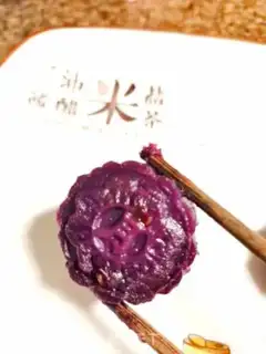 Make Potato date cake step 22