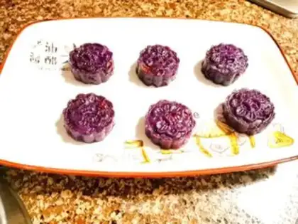 Make Potato date cake step 24