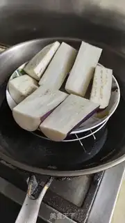 Make Pitt pepper egg step 1