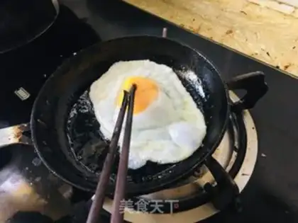 Make Quick-fried eggs step 1