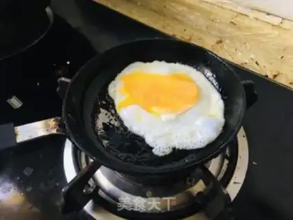 Make Quick-fried eggs step 2