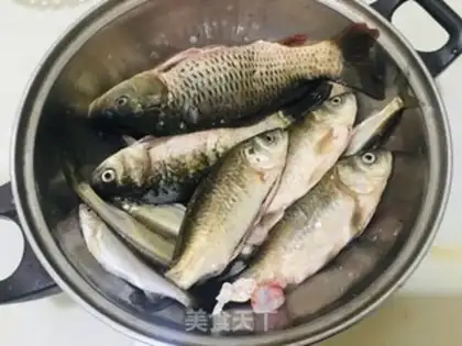 Make Farmer stews fish step 0