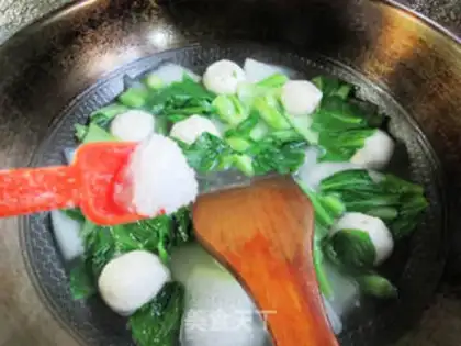 Make Fish omelet chord soup step 4
