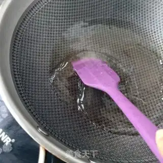 Make Flaming Dragon Jell-O, little circle bumping on milk step 3