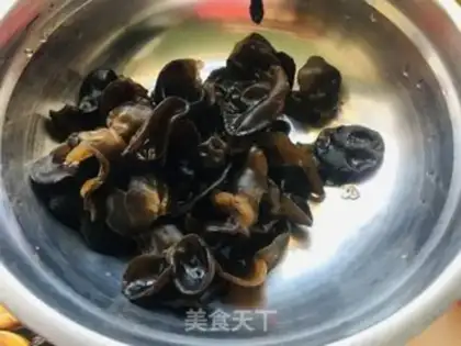 Make Chicken mushroom noodles step 1