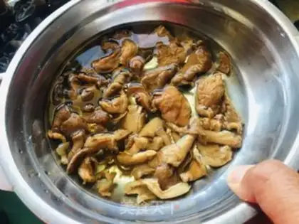Make Chicken mushroom noodles step 2