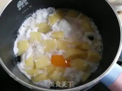 Make Wine and apple egg soup step 3