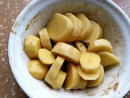 Make Potato steamed chicken wings step 4