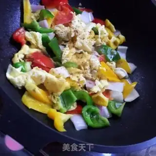 Make Pepper onion fried eggs step 5