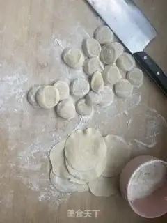 Make cucumber pork shrimp dumplings step 7