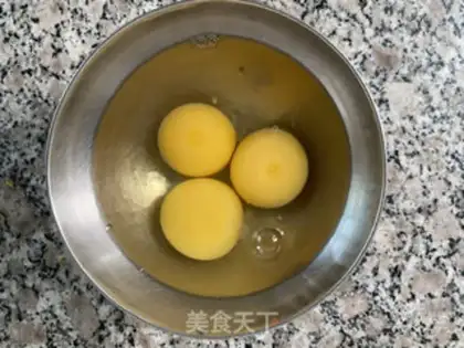 Make Pretzel fried eggs step 3