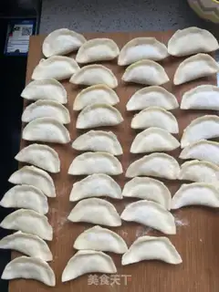 Make cucumber pork shrimp dumplings step 8
