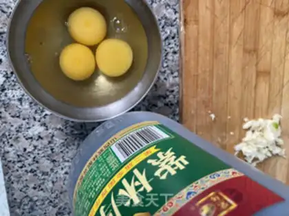 Make Pretzel fried eggs step 4