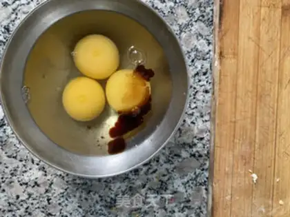 Make Pretzel fried eggs step 5