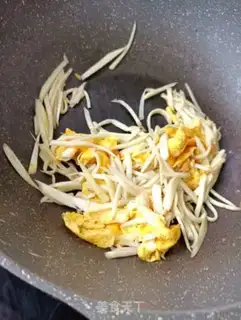 Make White fried eggs step 8