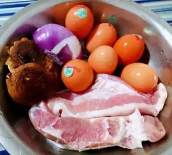 Make Frozen eggs and meat rice step 0