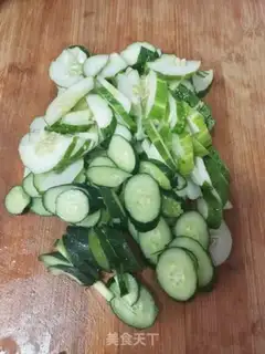Make cucumber fried eggs step 0