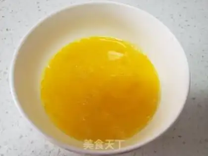 Make cucumber fried eggs step 1