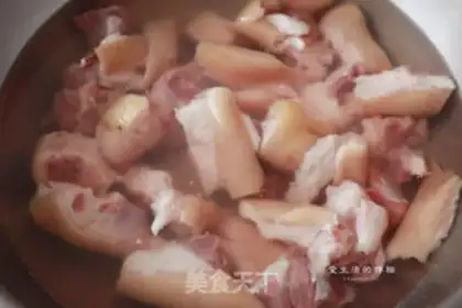 Make Liang, pig hoof soup step 1