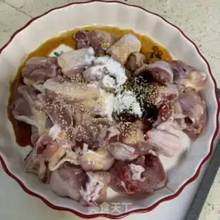 Make Worm-herbs, mushrooms, chicken step 1