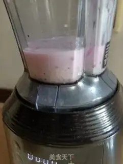 Make Twin flaming dragon milkshakes step 5
