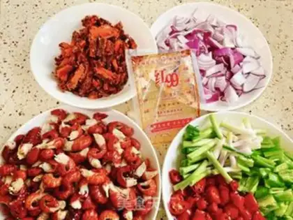 Make Spicy little lobster tail step 1