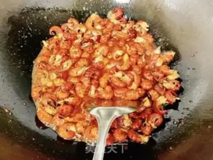 Make Spicy little lobster tail step 2