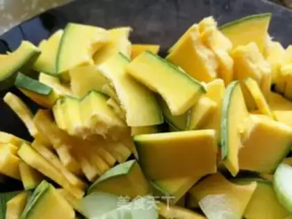 Make Pumpkin fried meat step 1