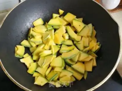 Make Pumpkin fried meat step 3