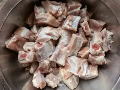Make Thirteen spicy ribs step 1