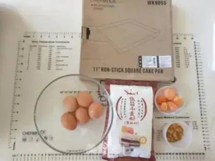 Make Salted yolk pine roll step 0
