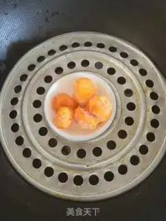 Make Salted yolk pine roll step 1