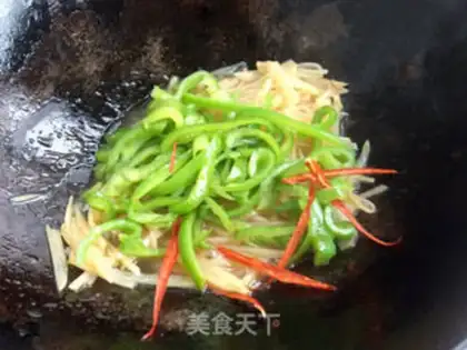 Make Potato pepper noodles step 5