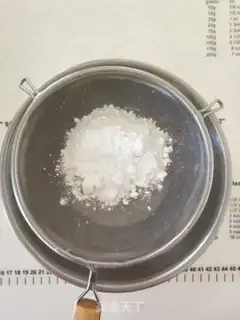 Make Salted yolk pine roll step 3