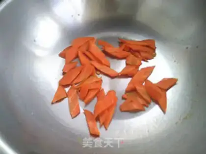 Make Suffering carrots and fried eggs step 4