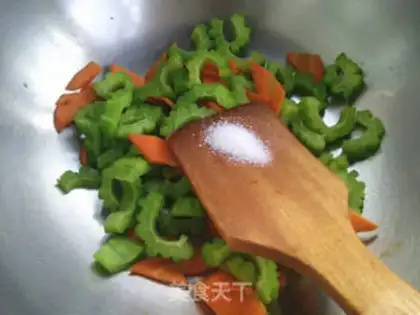 Make Suffering carrots and fried eggs step 6