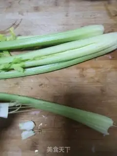 Make Celery fried meat step 0