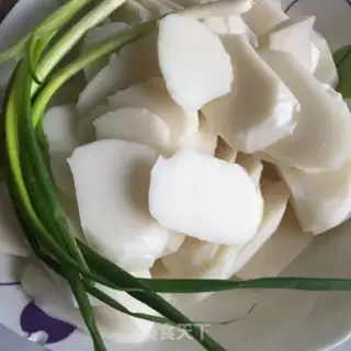 Make Five bouquets of pastry step 1