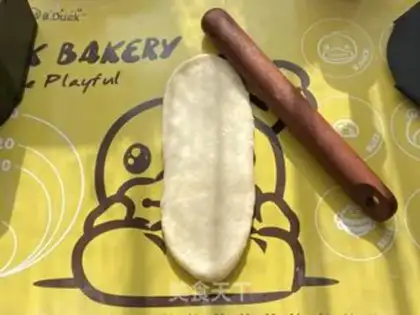 Make Sweet cartoon toast step 7
