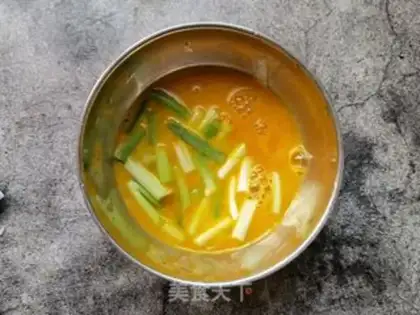 Make Pelican fried eggs step 1