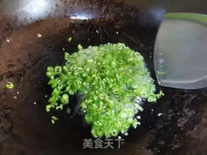 Make Garlic chili eggs step 1