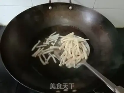 Make Seafood mushroom fried fragrance step 2