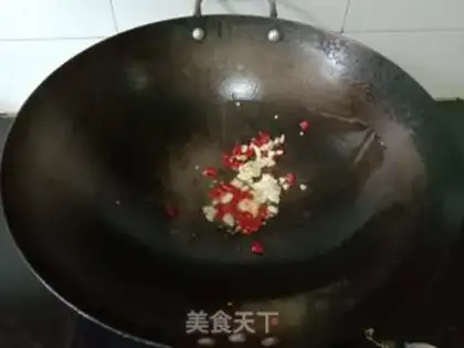Make Seafood mushroom fried fragrance step 3