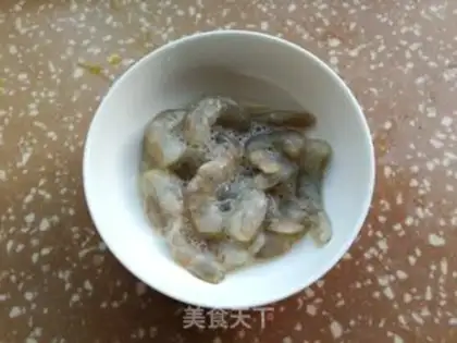 Make Autumn shrimp skating step 1
