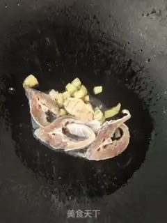 Make Pyramid saltfish pig legs step 3