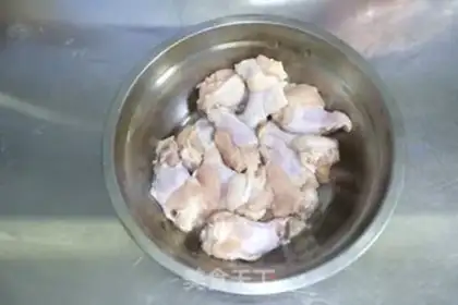 Make Three chickens on the table step 0