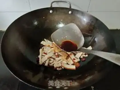 Make Seafood mushroom fried fragrance step 7