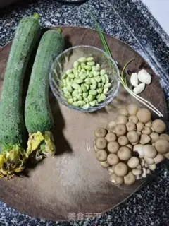 Make Crab mushrooms, silk melons step 0