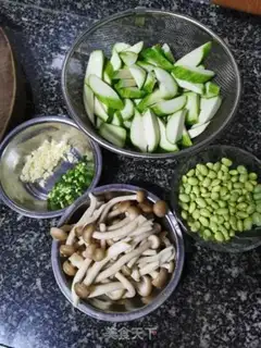 Make Crab mushrooms, silk melons step 1